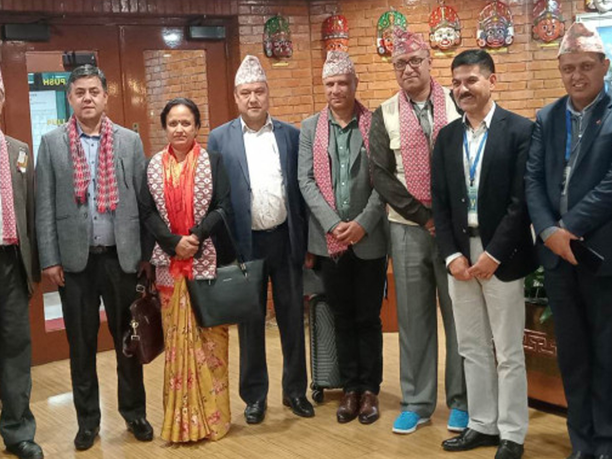 सञ्चार मन्त्री शर्मा भारत प्रस्थान